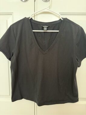 EUC Athleta Black Essential V-Neck Tee Sz SM/P Stretch